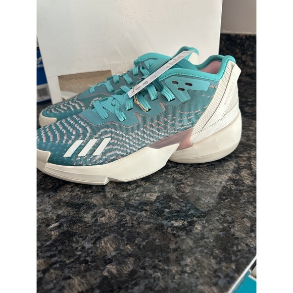 ADIDASD.O.N. ISSUE 4 GRADE SCHOOL BASKETBALL SHOES SIZE 7 Men's. Ladies 8. NWB